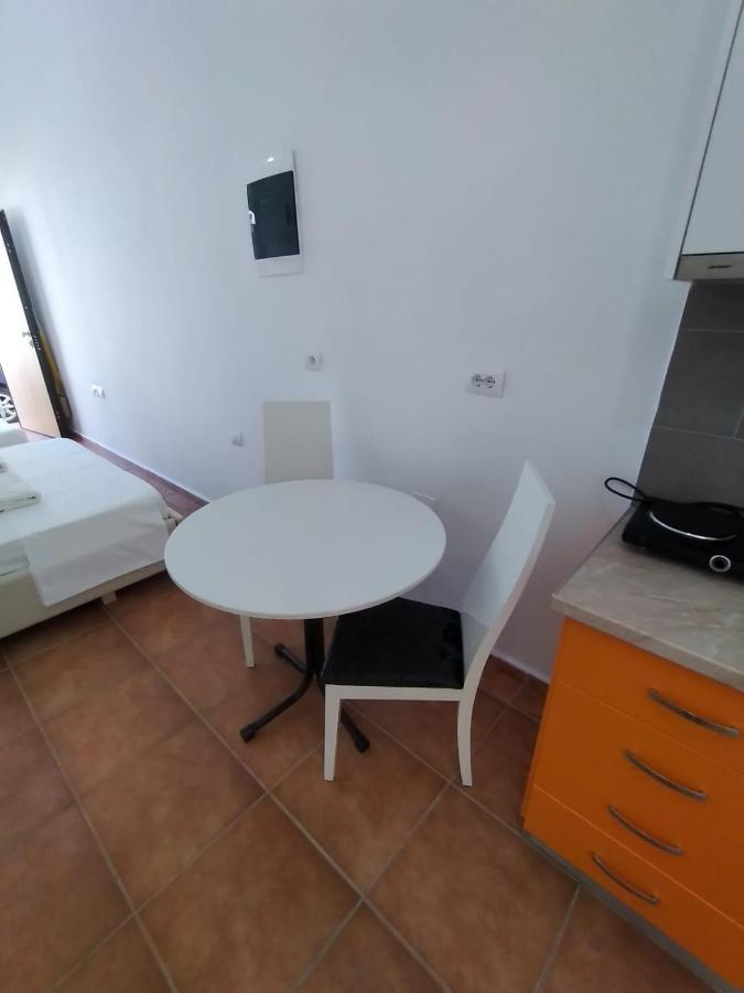 Artemisa Apartments Vlorë Esterno foto